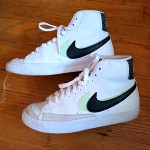 Nike Blazer Mid '77 Double Swoosh White Vapor Green Youth 6.5 or Womens 8